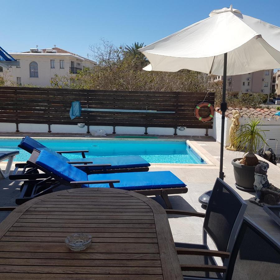 Peaceful Townhouse With Private Pool Near The Sea Lägenhet Paphos Exteriör bild