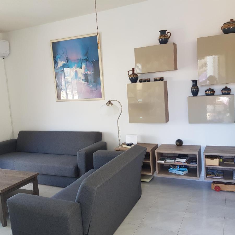 Peaceful Townhouse With Private Pool Near The Sea Lägenhet Paphos Exteriör bild