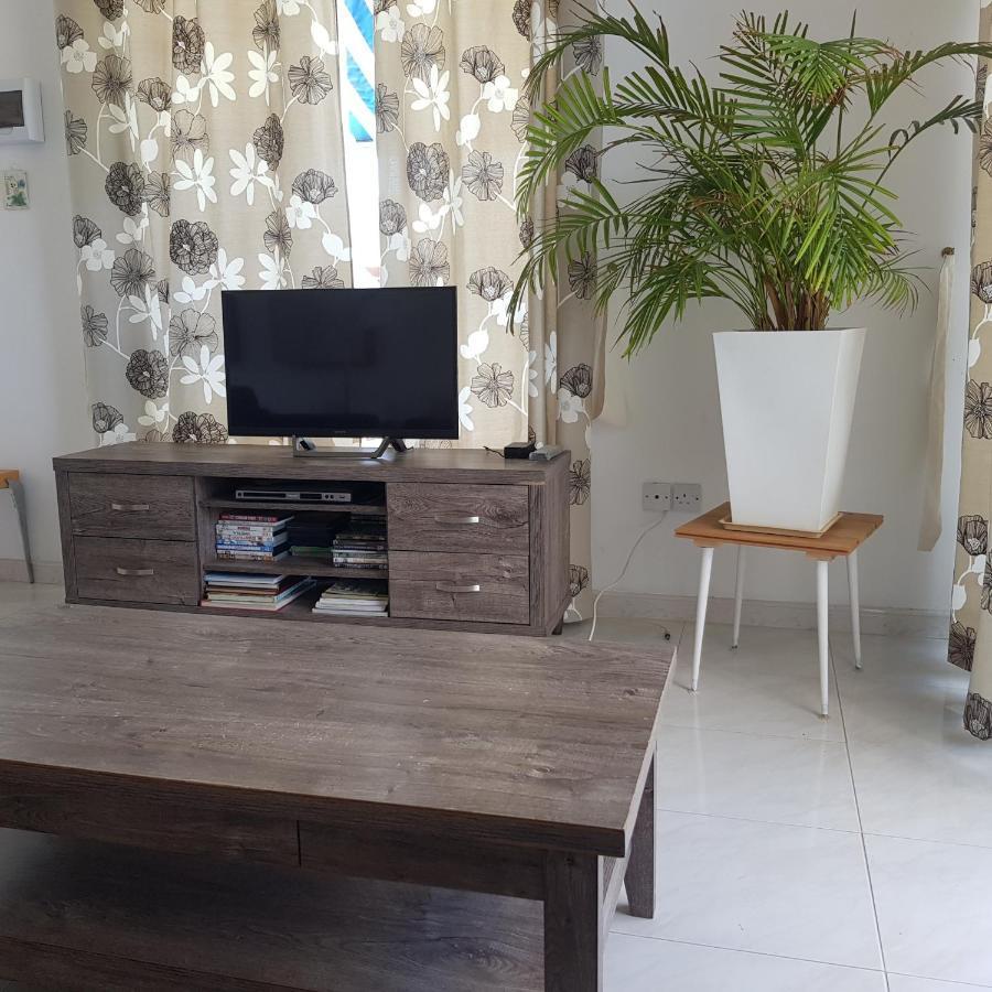 Peaceful Townhouse With Private Pool Near The Sea Lägenhet Paphos Exteriör bild
