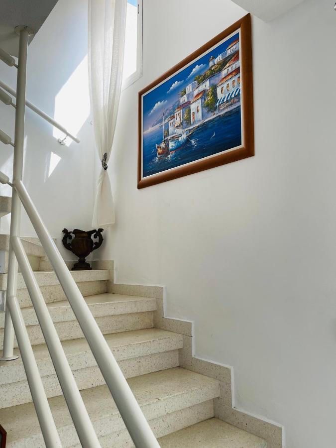 Peaceful Townhouse With Private Pool Near The Sea Lägenhet Paphos Exteriör bild