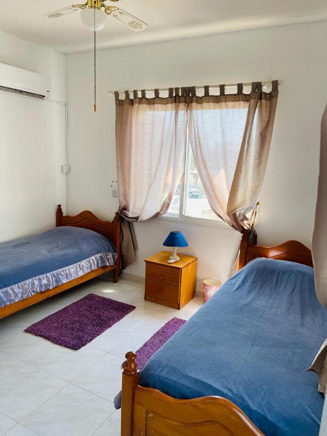 Peaceful Townhouse With Private Pool Near The Sea Lägenhet Paphos Exteriör bild