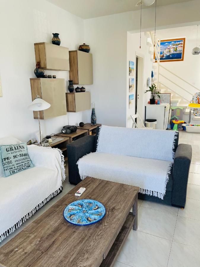 Peaceful Townhouse With Private Pool Near The Sea Lägenhet Paphos Exteriör bild