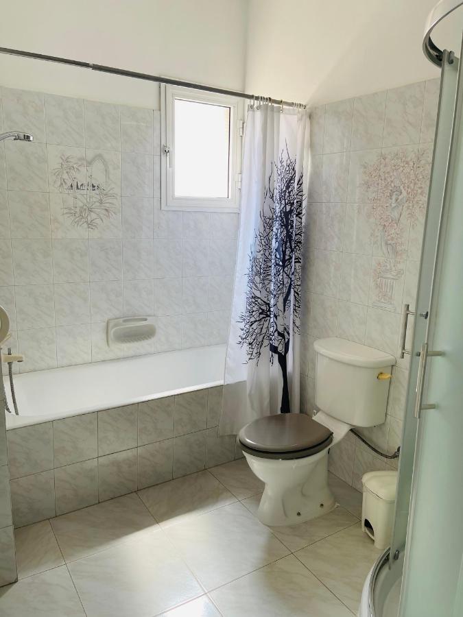 Peaceful Townhouse With Private Pool Near The Sea Lägenhet Paphos Exteriör bild