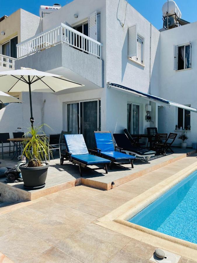 Peaceful Townhouse With Private Pool Near The Sea Lägenhet Paphos Exteriör bild