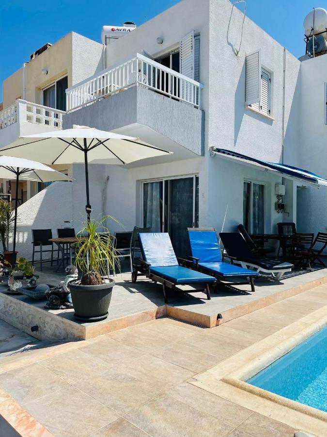 Peaceful Townhouse With Private Pool Near The Sea Lägenhet Paphos Exteriör bild