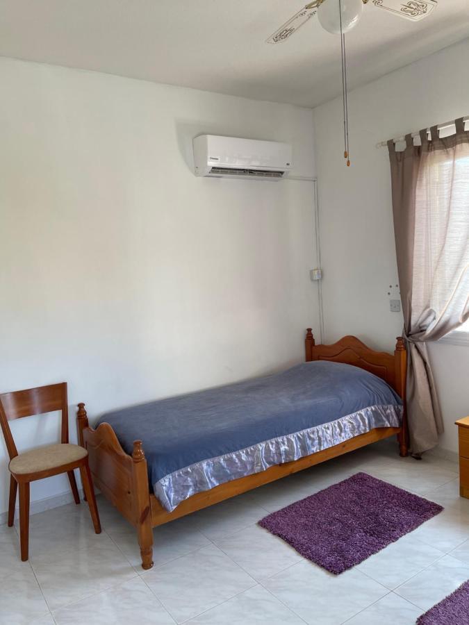 Peaceful Townhouse With Private Pool Near The Sea Lägenhet Paphos Exteriör bild