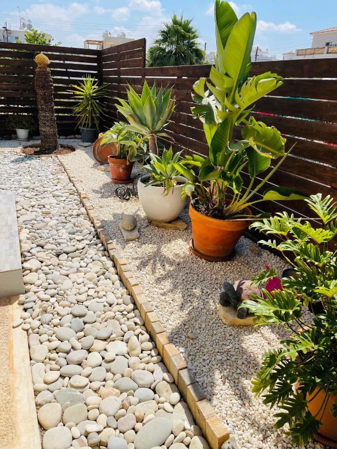 Peaceful Townhouse With Private Pool Near The Sea Lägenhet Paphos Exteriör bild