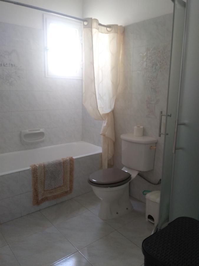 Peaceful Townhouse With Private Pool Near The Sea Lägenhet Paphos Exteriör bild